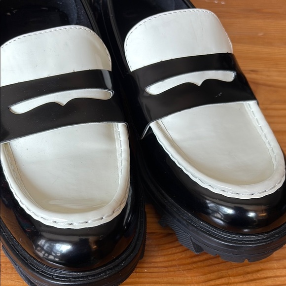 Unisa Black and White Flats with Chunky Sole - Picture 7 of 13